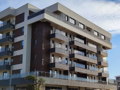 Izdavanje, jednosoban stan, 45m², Blok 9, Podgorica - image 10