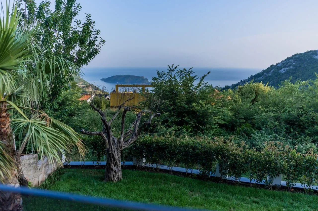 Prodaja, trosoban stan, 100m², Markovići, Budva