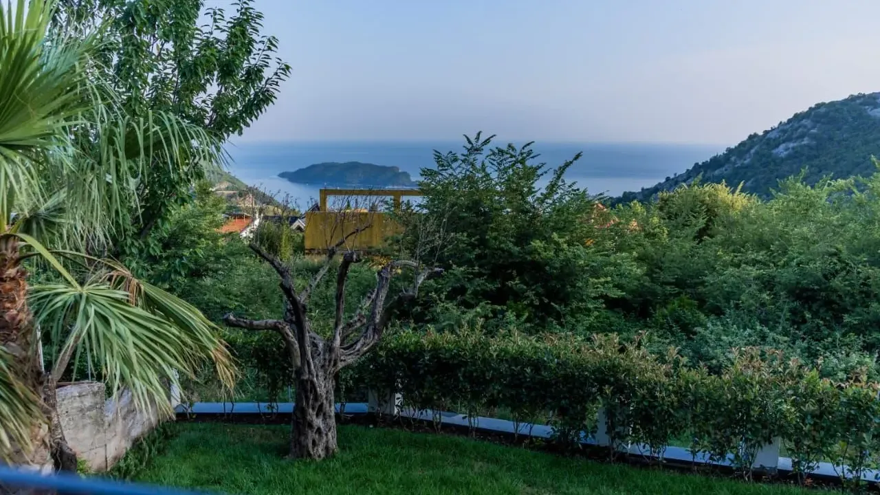 Prodaja, trosoban stan, 100m², Markovići, Budva