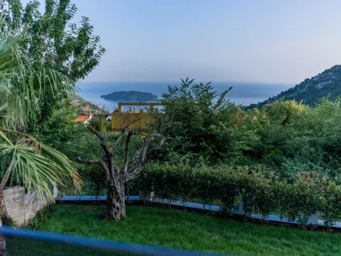 Prodaja, trosoban stan, 100m², Markovići, Budva - image 1