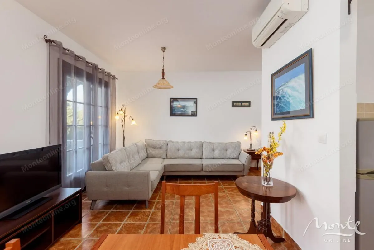 Prodaja, dvosoban stan, 84m², Kostanjica, Kotor