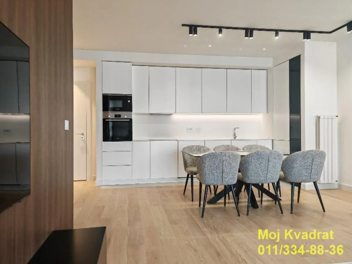 Izdavanje, četvorosoban stan, 120m², Savski Venac, Beograd