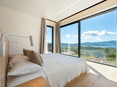 Izdavanje, kuća, 200m², Kavač, Kotor - image 11