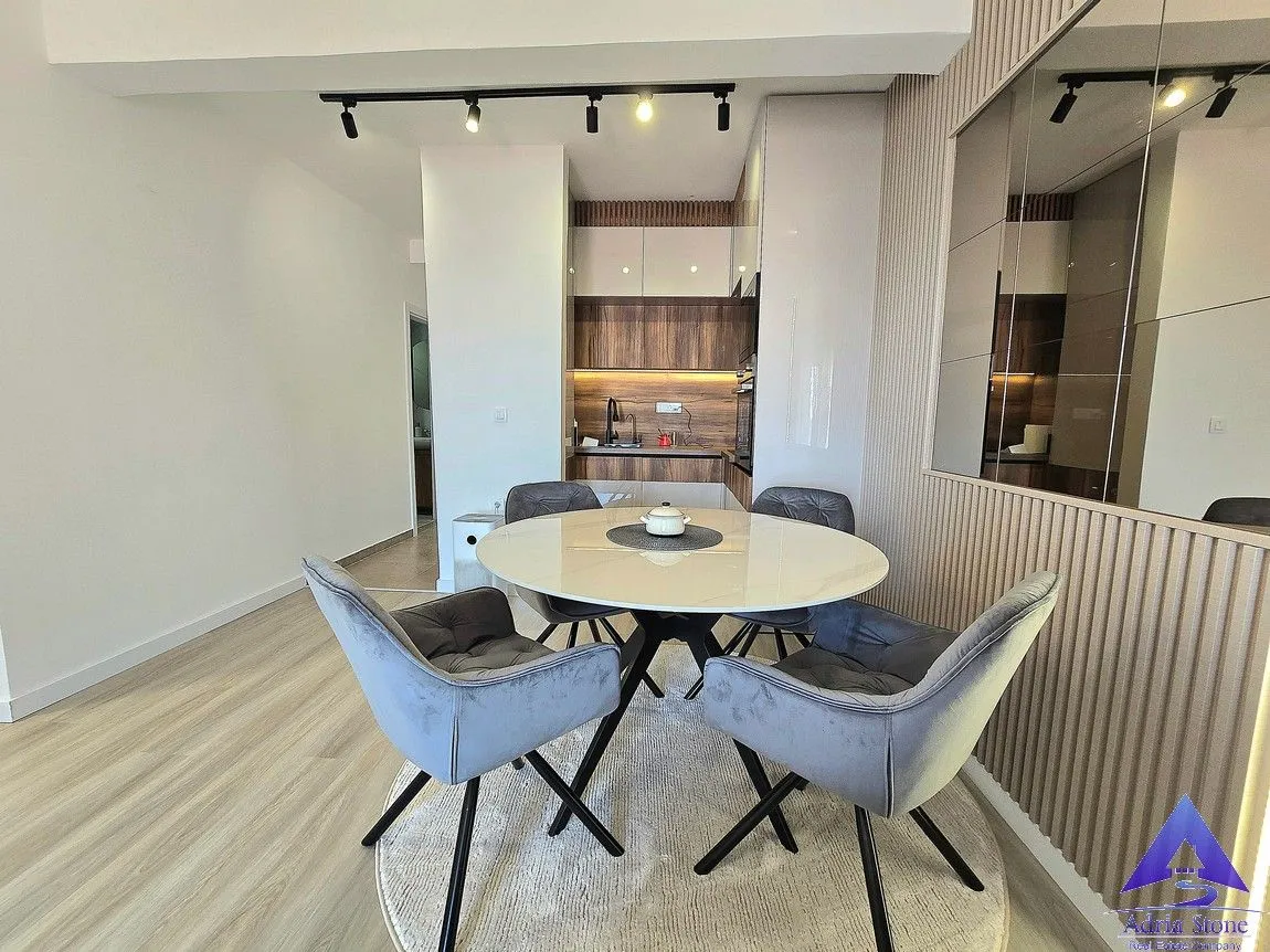 Prodaja, dvosoban stan, 63m², Lazi, Budva