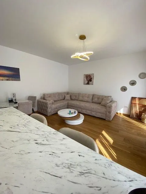 Izdavanje, jednosoban stan, 51m², Bogišići, Tivat