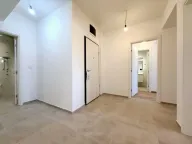 Prodaja, trosoban stan, 105m², Stari Aerodrom, Podgorica - image 12