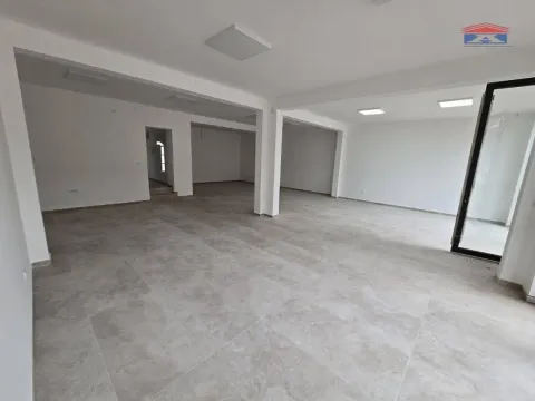 Izdavanje, poslovni prostor, 110m², Centar, Inđija - image 3