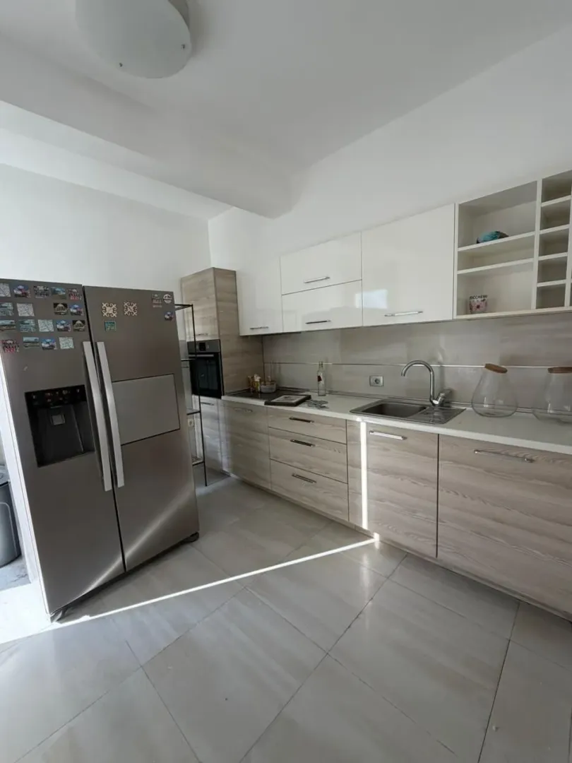 Prodaja, četvorosoban stan, 450m², Centar, Podgorica