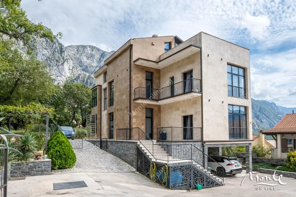 Prodaja, kuća, 428m², Orahovac, Kotor
