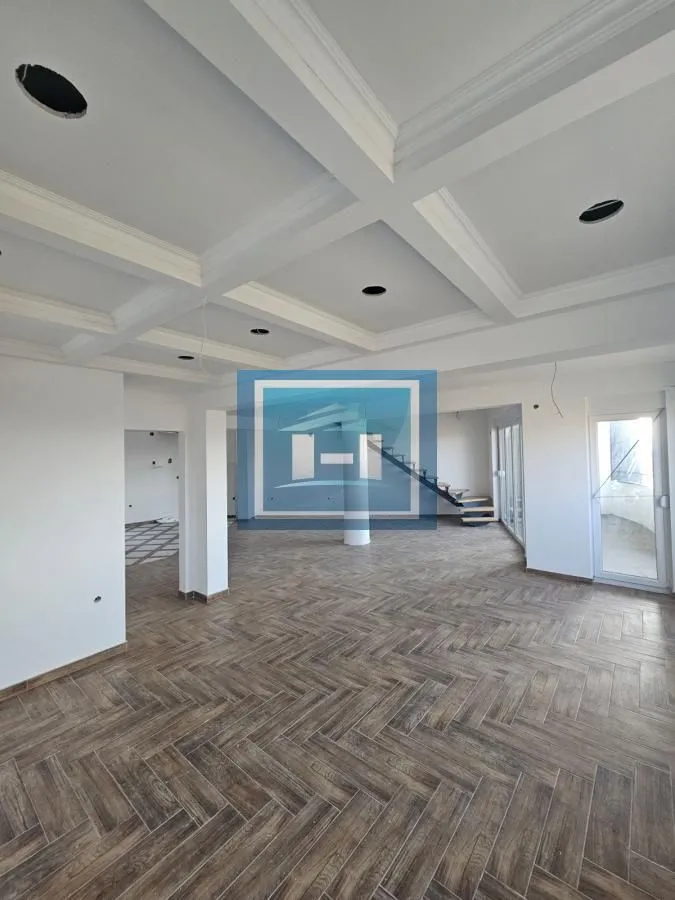 Prodaja, četvorosoban stan, 150m², Jagodnjak, Paraćin