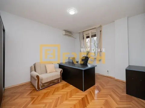 Izdavanje, poslovni prostor, 60m², Preko Morače, Podgorica