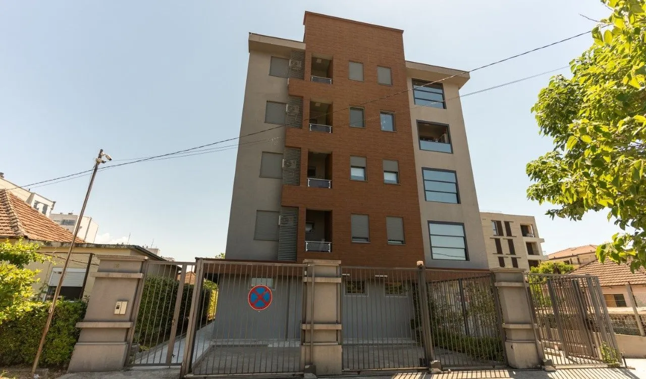 Izdavanje, trosoban stan, 86m², Stara Varoš, Podgorica