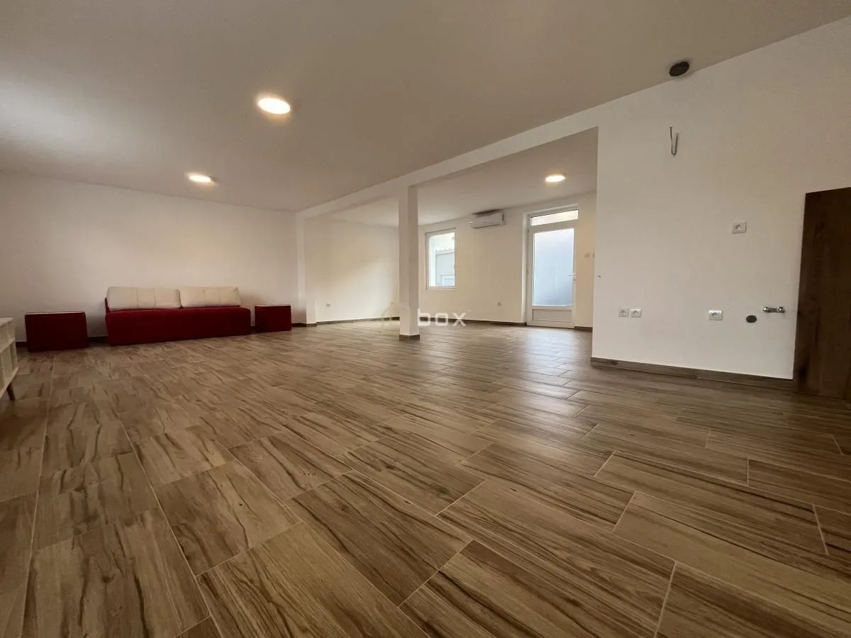 Rent, office space, 70m², Medijana, Niš