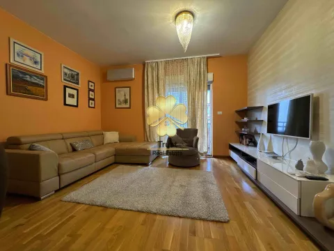 Izdavanje, dvosoban stan, 75m², City Kvart, Podgorica - image 2