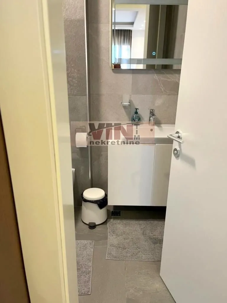 Prodaja, trosoban stan, 121m², Vračar, Šid