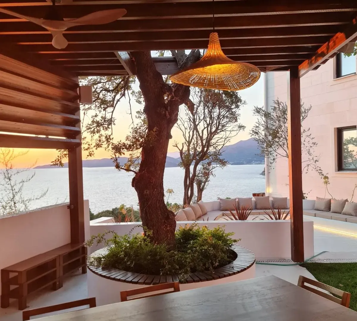 Prodaja, kuća, 280m², Reževići, Budva