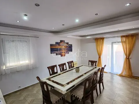 Izdavanje, stan, 150m², Tivat, Crna Gora - image 4