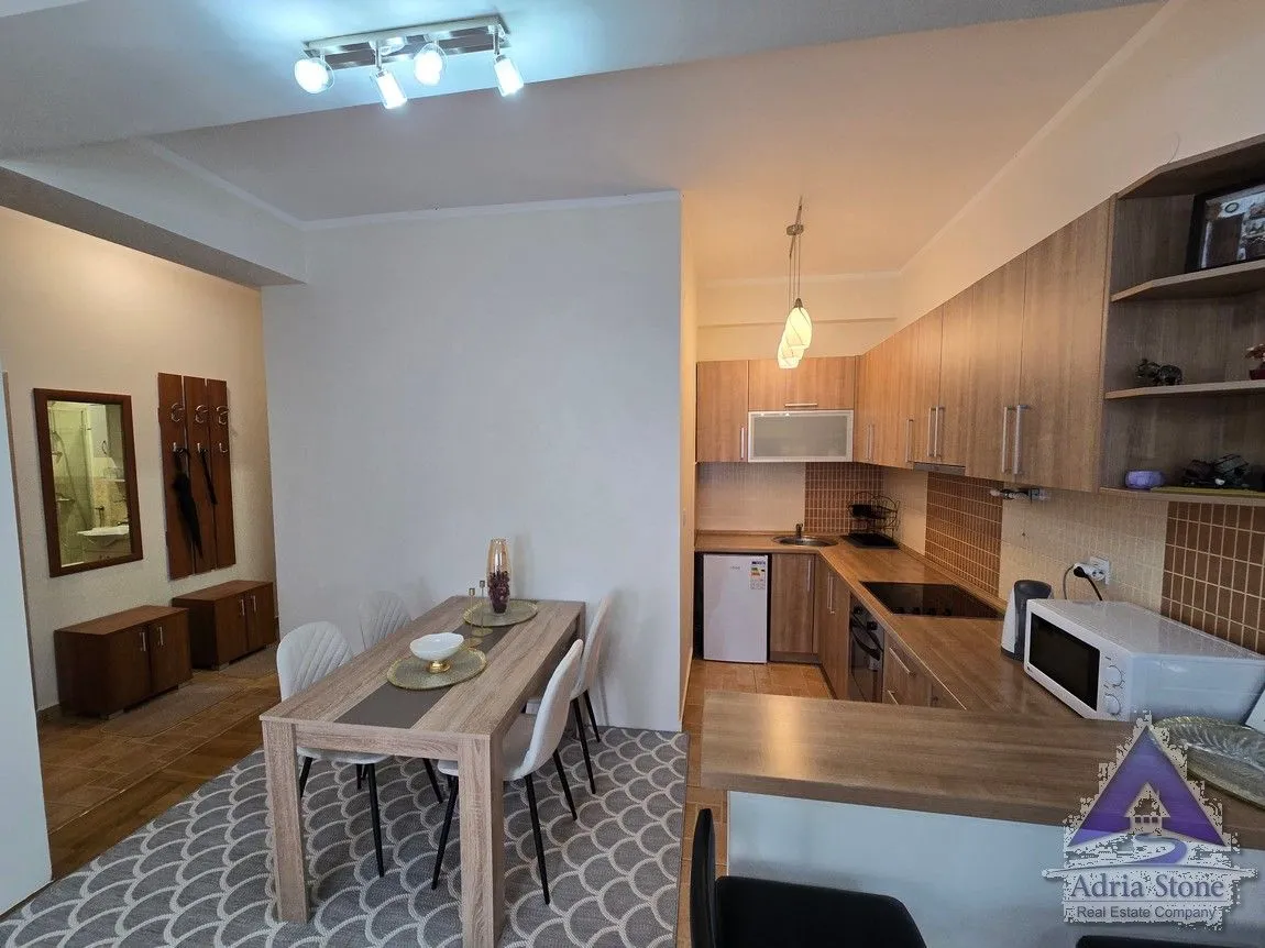 Prodaja, dvosoban stan, 64m², Podmaine, Budva