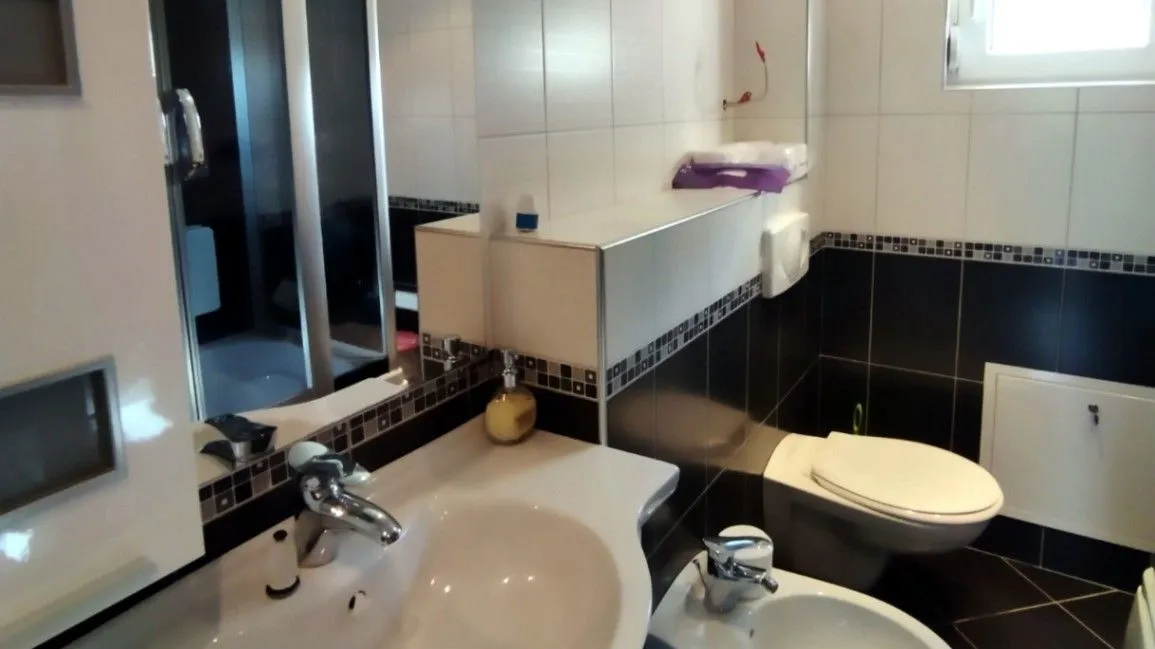 Prodaja, kuća, 270m², Mali Zvornik, Srbija
