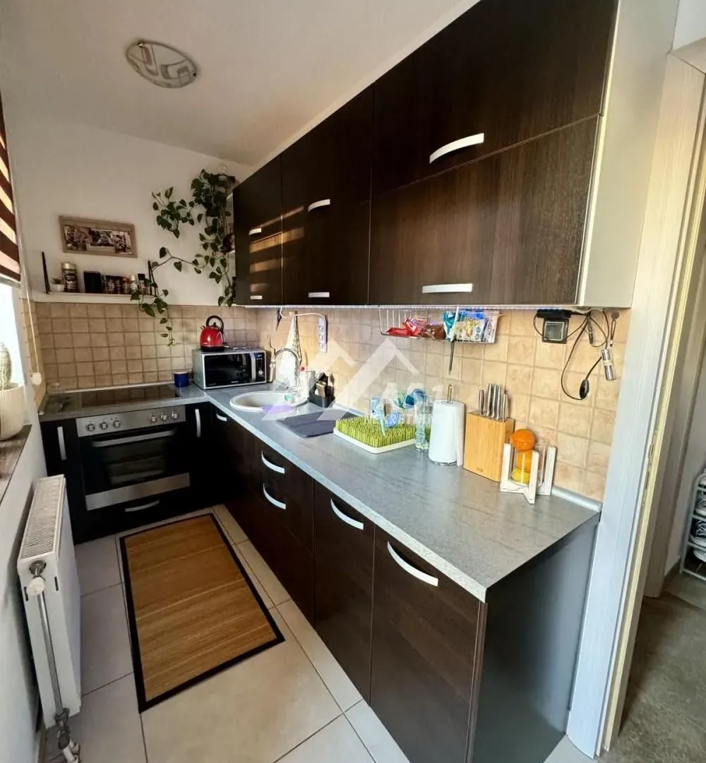 Izdavanje, dvosoban stan, 50m², Salajka, Novi Sad Sve Podlokacije