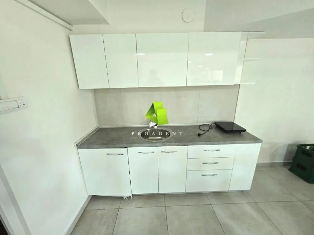 Rent, office space, 110m², Medijana, Niš