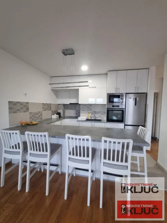 Prodaja, trosoban stan, 82m², Bulevar patrijarha Pavla, Novi Sad Sve Podlokacije