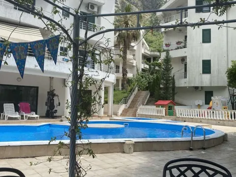 Izdavanje, dvosoban stan, 89m², Risan, Kotor - image 6