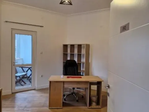 Izdavanje, poslovni prostor, 72m², Kalenić Pijaca, Vračar Sve Podlokacije - image 4