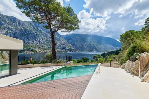 Prodaja, kuća, 479m², Prčanj, Kotor - image 2