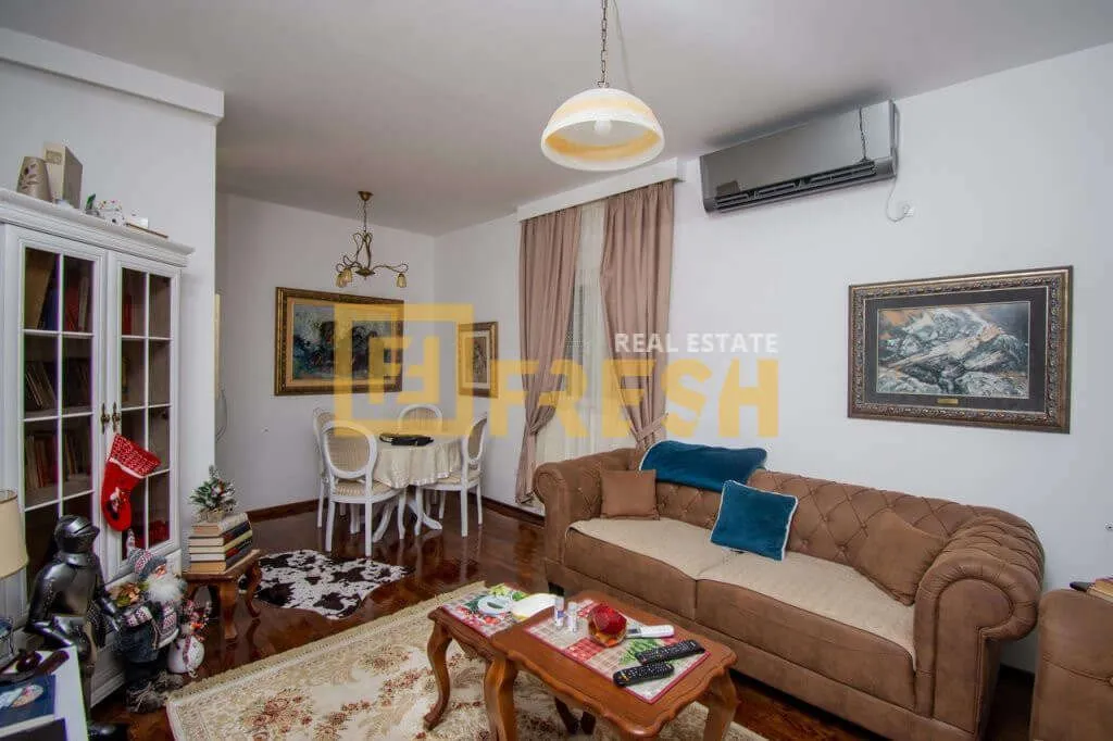 Prodaja, kuća, 220m², Ostalo, Podgorica