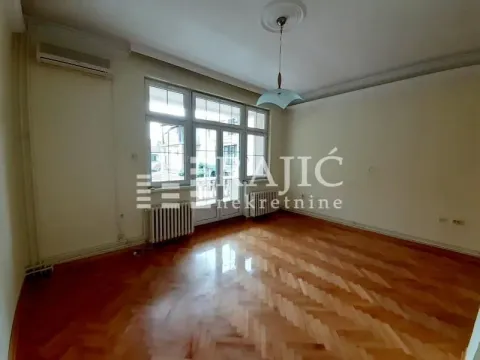 Empty living room with parquet flooring and access to the terrace. - image 19