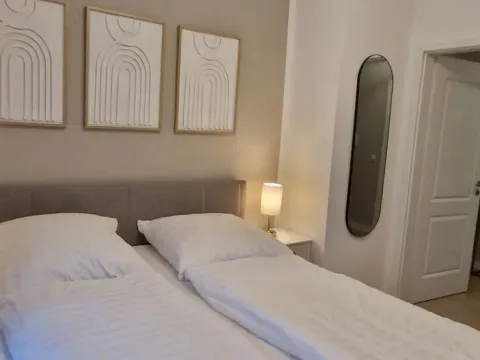 Izdavanje, trosoban stan, 135m², Stari Grad, Beograd - image 12