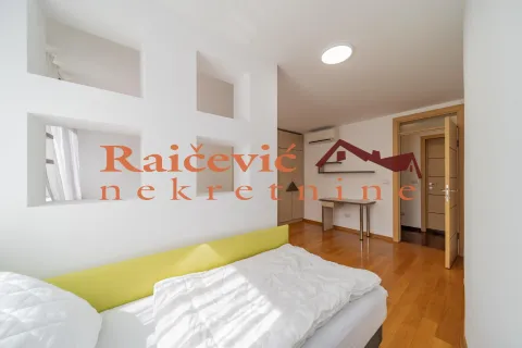 Prodaja, trosoban stan, 98m², Centar, Stara Pazova - image 19