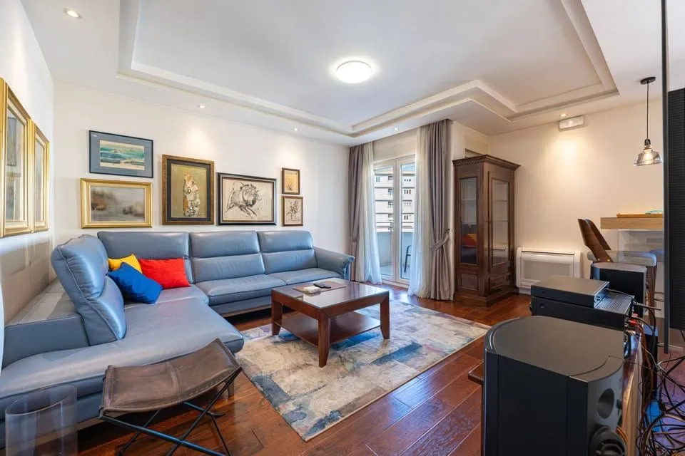 Izdavanje, dvosoban stan, 68m², Central Point, Podgorica