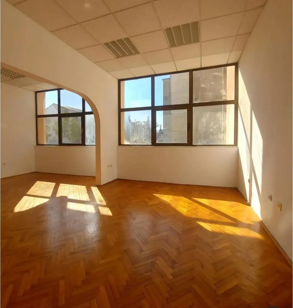 Rent, office space, 158m², Centar, Nikšić