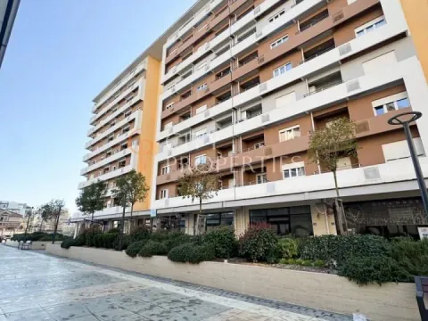 Prodaja, stan, 40m², Central Point, Podgorica - image 1