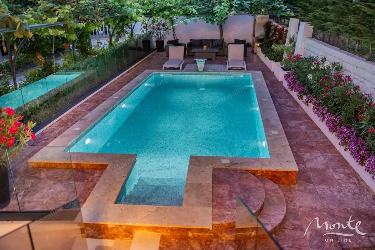 Sale, house, 300m², Markovići, Budva
