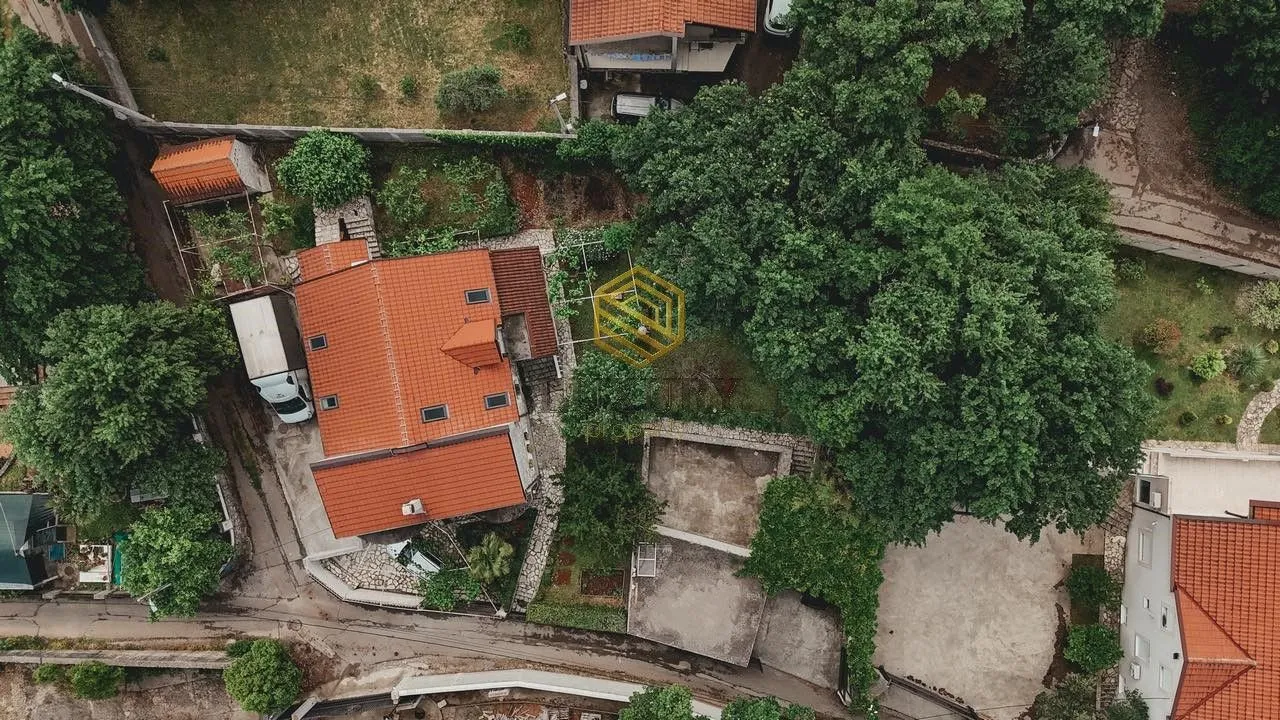 Prodaja, kuća, 350m², Vranići, Podgorica
