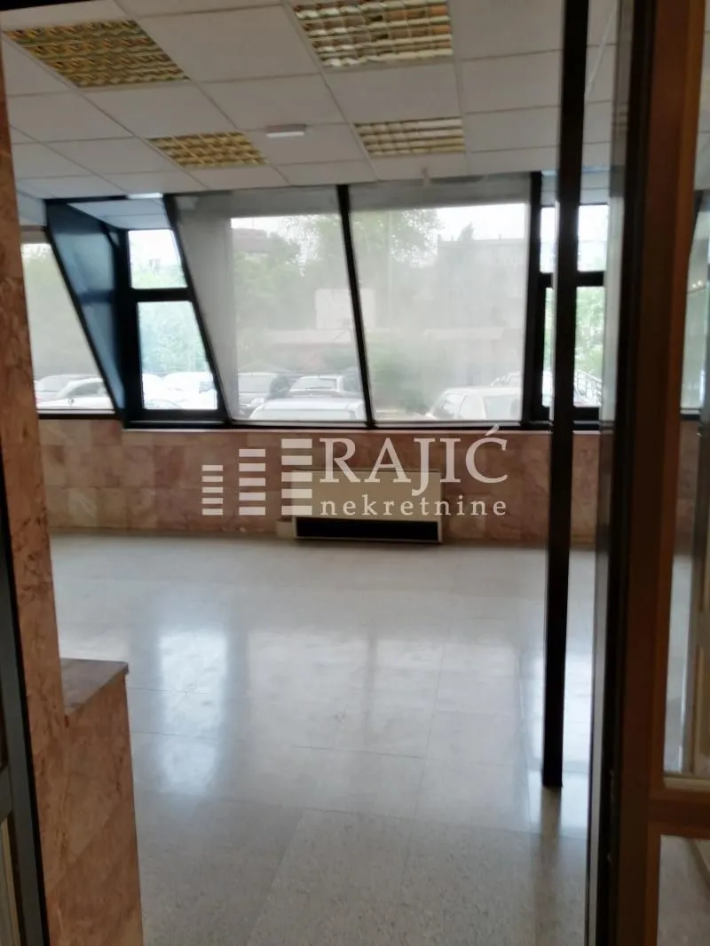 Rent, office space, 350m², Savski Trg, Beograd