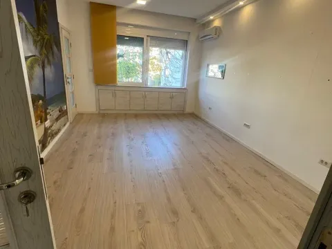 Rent, office space, 75m², Centar, Podgorica - image 17