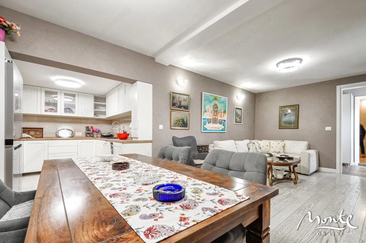 Prodaja, kuća, 240m², Tivat, Crna Gora
