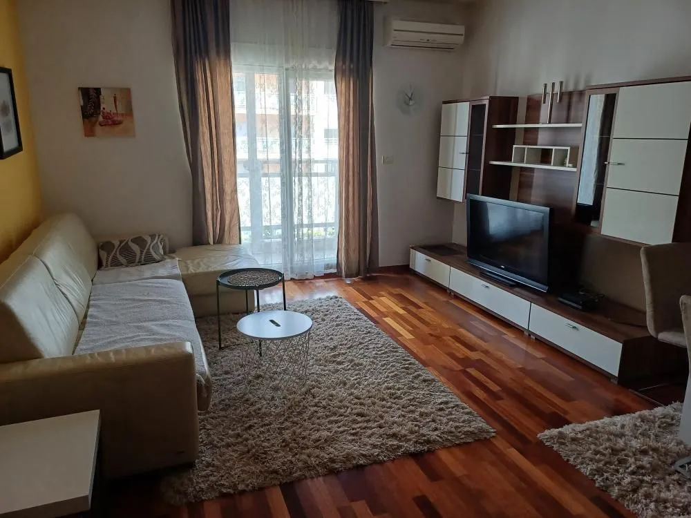 Izdavanje, jednosoban stan, 53m², City Kvart, Podgorica