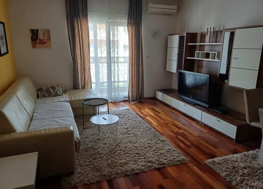 Izdavanje, jednosoban stan, 53m², City Kvart, Podgorica
