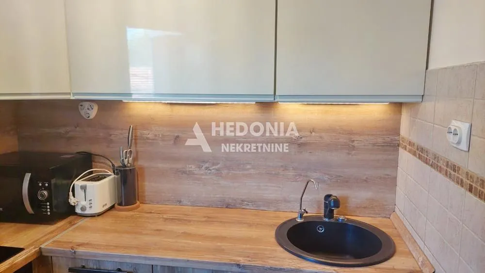 Prodaja, četvorosoban stan, 98m², Zemun Sve Podlokacije, Beograd