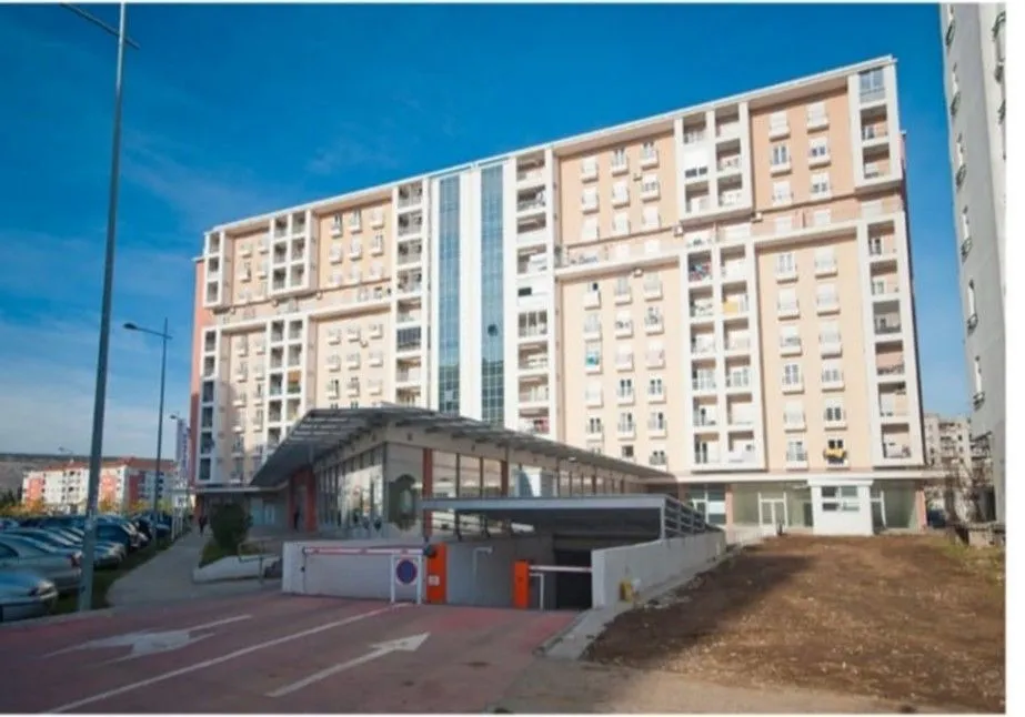 Izdavanje, dvosoban stan, 80m², Blok 6, Podgorica