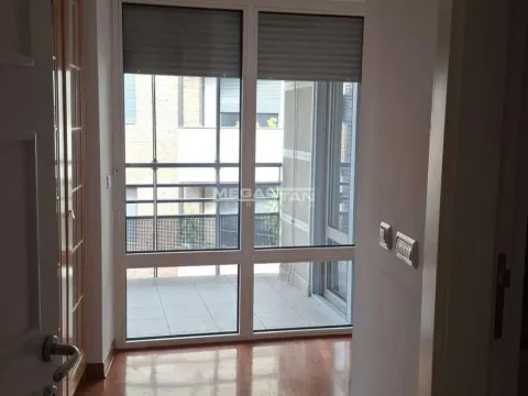 Izdavanje, četvorosoban stan, 203m², Vračar Hram, Vračar Sve Podlokacije - image 9