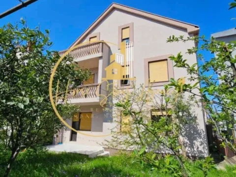 Prodaja, kuća, 115m², Stari Aerodrom, Podgorica