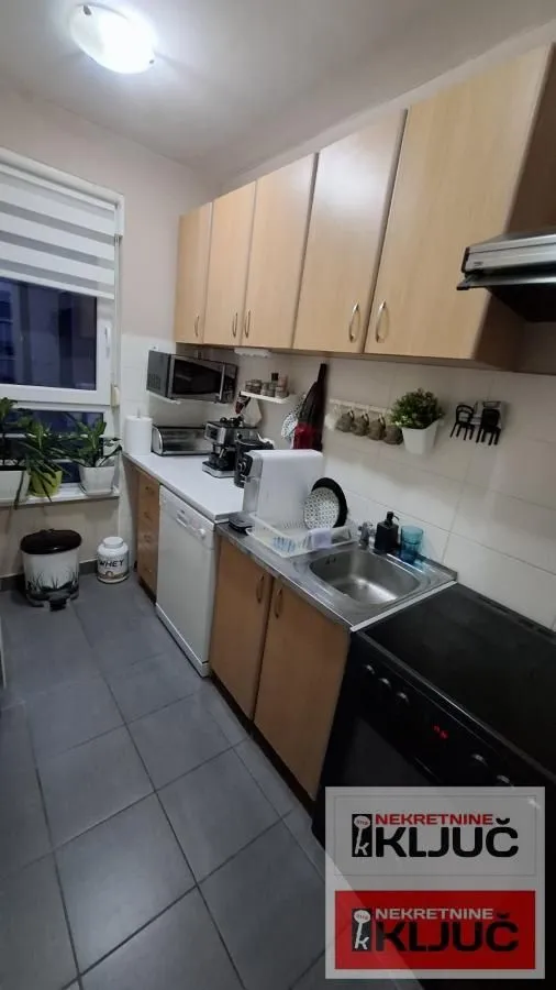 Prodaja, trosoban stan, 98m², Novo naselje, Novi Sad