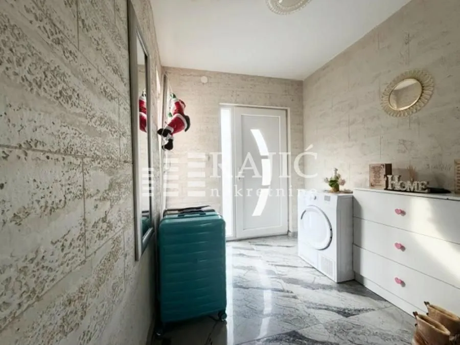 Prodaja, kuća, 61m², Zemun Gornji Grad, Zemun Sve Podlokacije