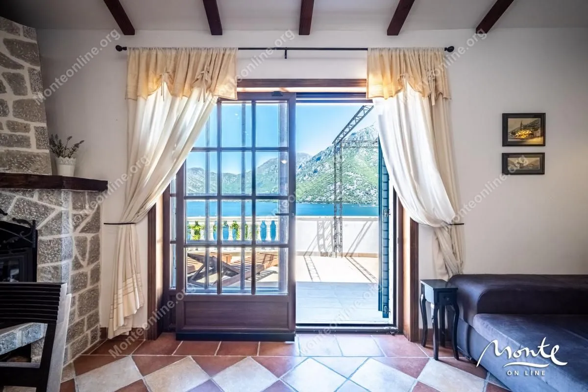 Prodaja, dvosoban stan, 92m², Kostanjica, Kotor